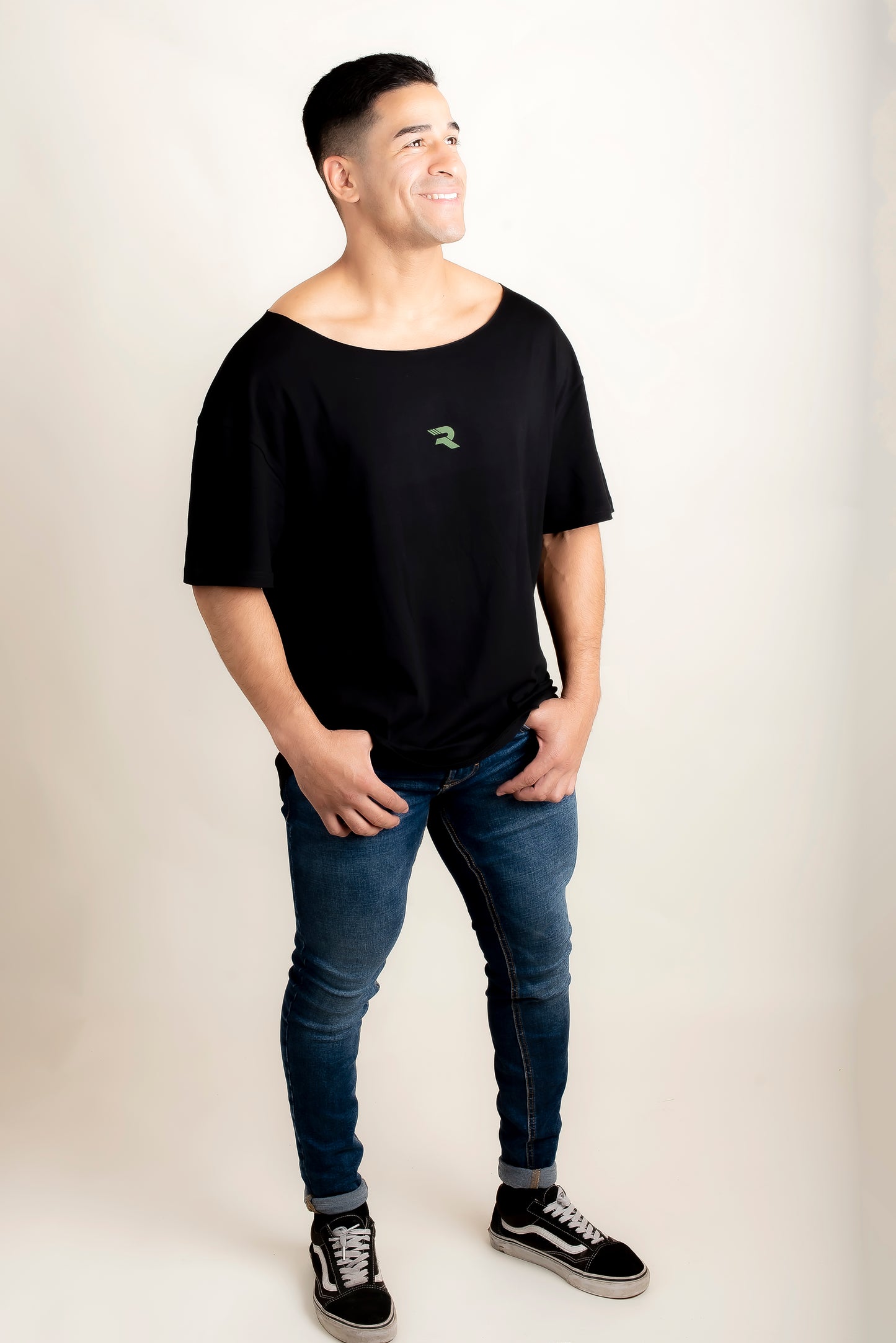 Scoop neck oversize black